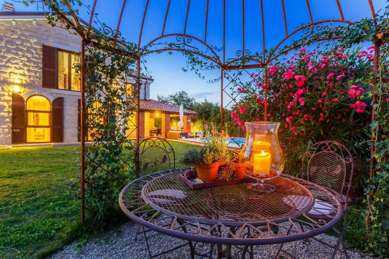 Villa Kamenica Kras