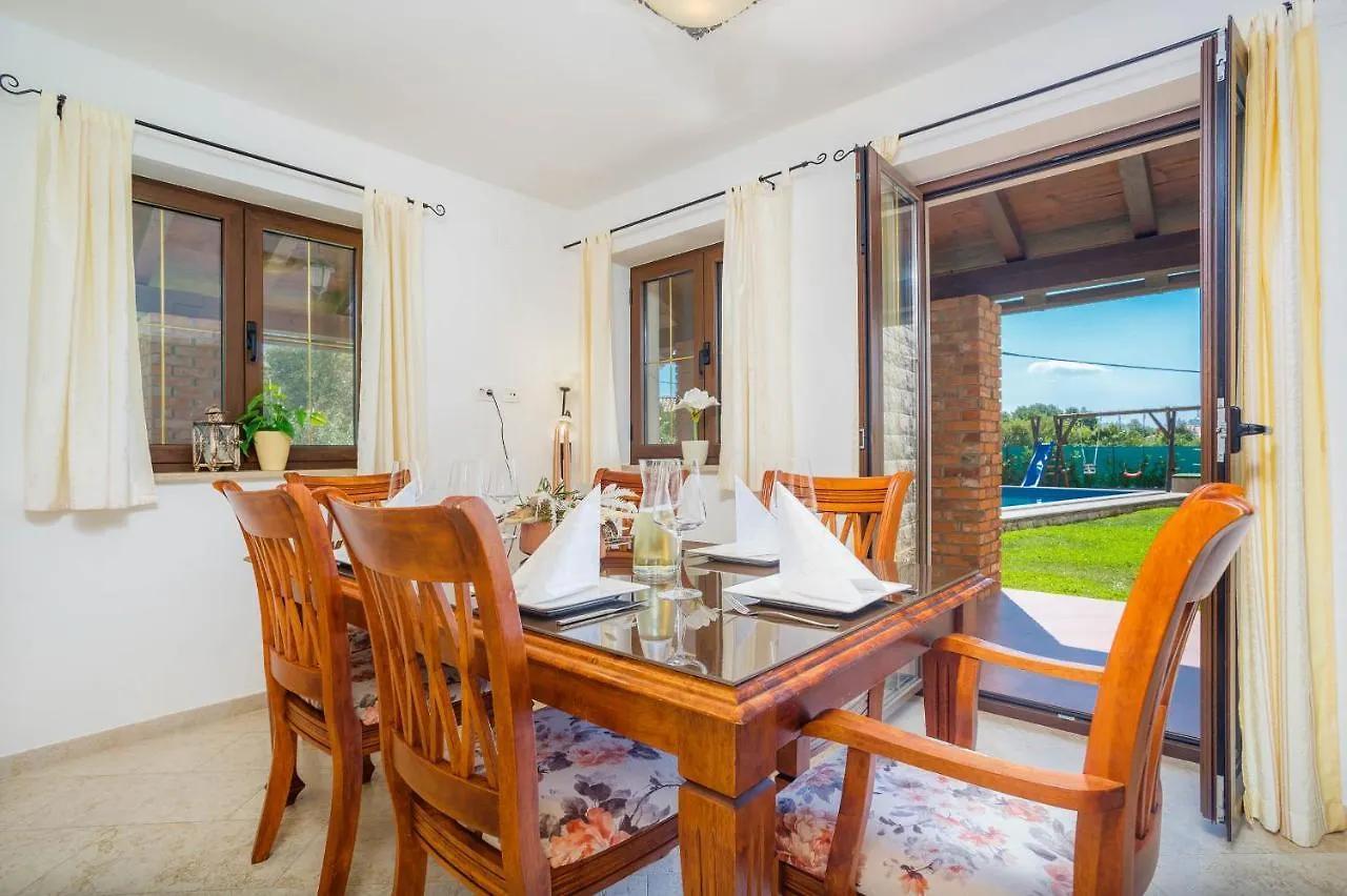 Villa Kamenica Kras