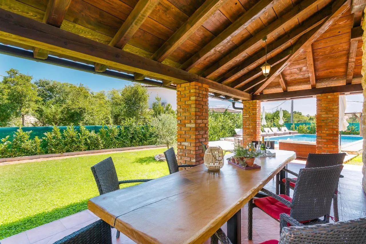 Villa Kamenica Kras