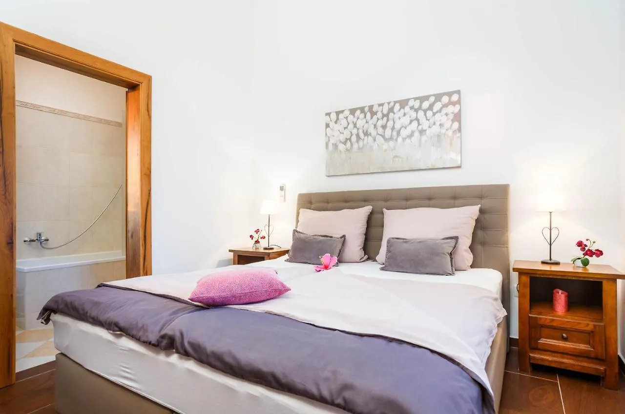 Villa Kamenica Kras 0*,  Croatia