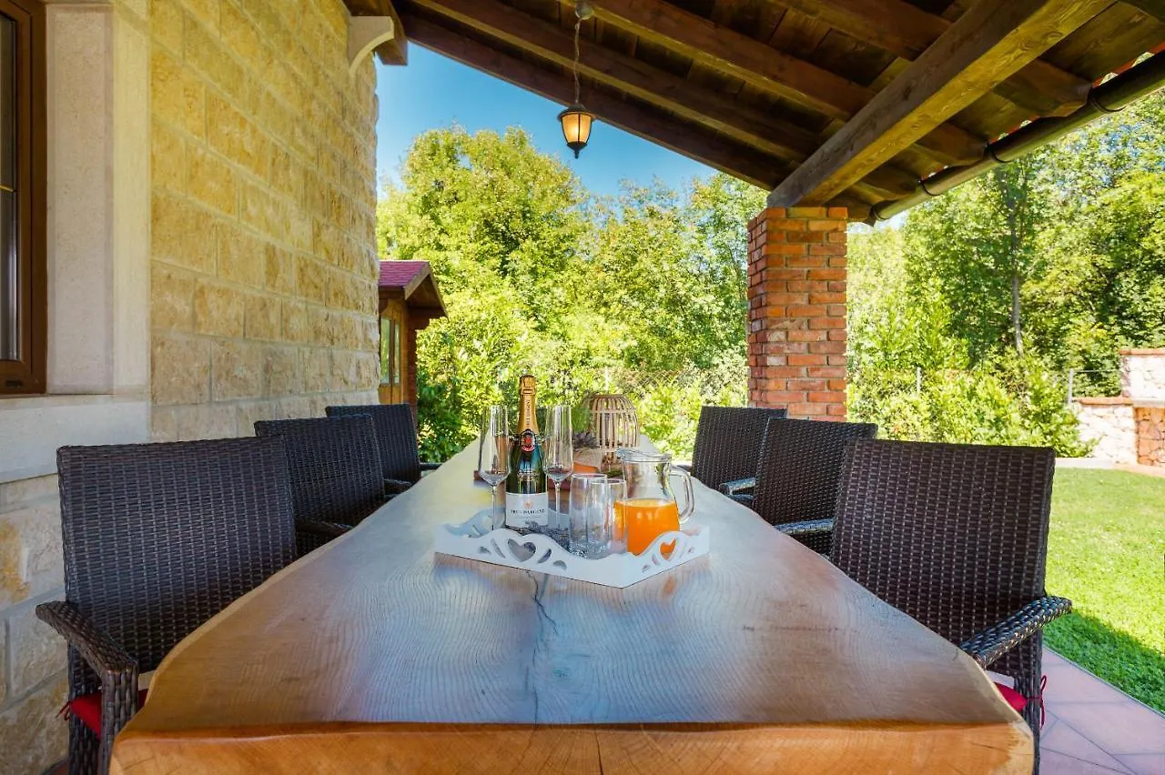 Villa Kamenica Kras